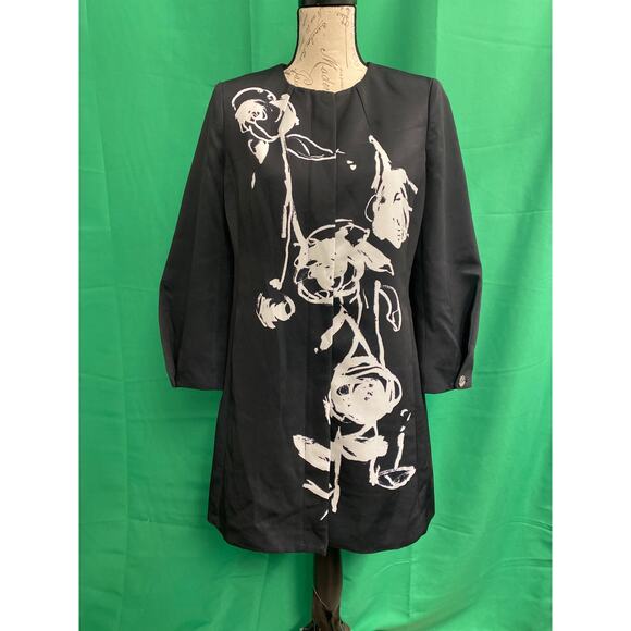 Chico’s black long sleeves, concealed zipper/snap Rose-Print Topper size 0(4-6) - Picture 2 of 15